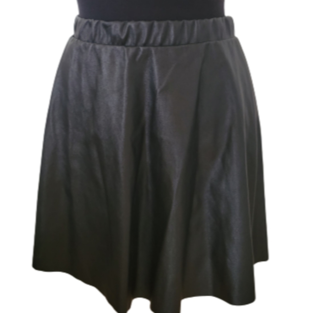 Peach royal faux leather skater  black mini skirt